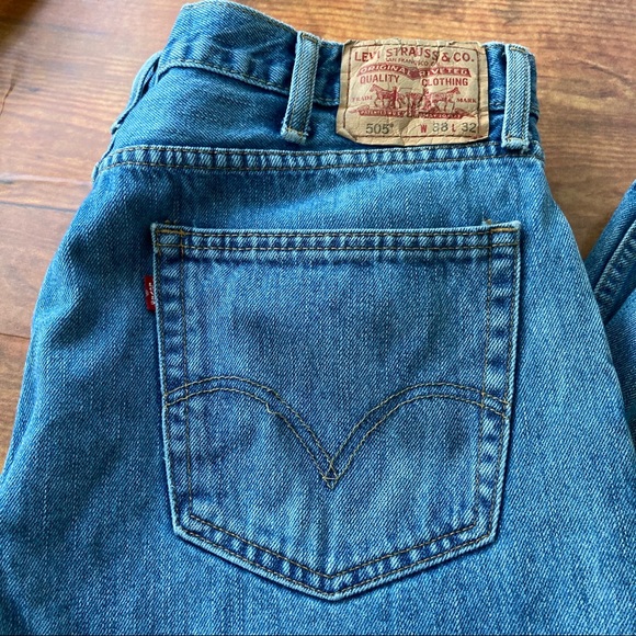 Levi’s 505 Light/Medium Wash Jeans - Picture 4 of 9